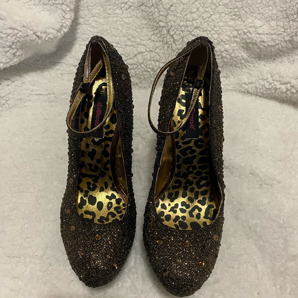 Dollhouse Wedges size 8